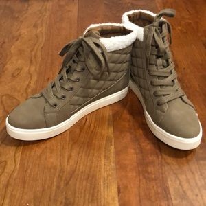 Women’s size 7.5 Taupe color sneaker/boot with faux fur top